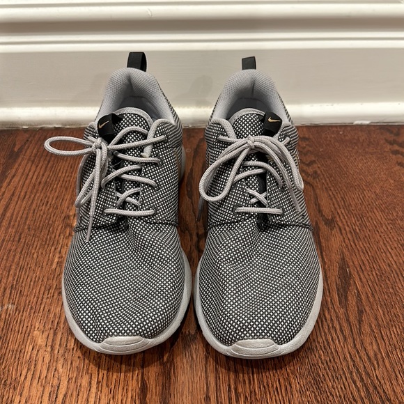 Nike Roshe One Running Shoes Gray and Gold - Picture 3 of 7